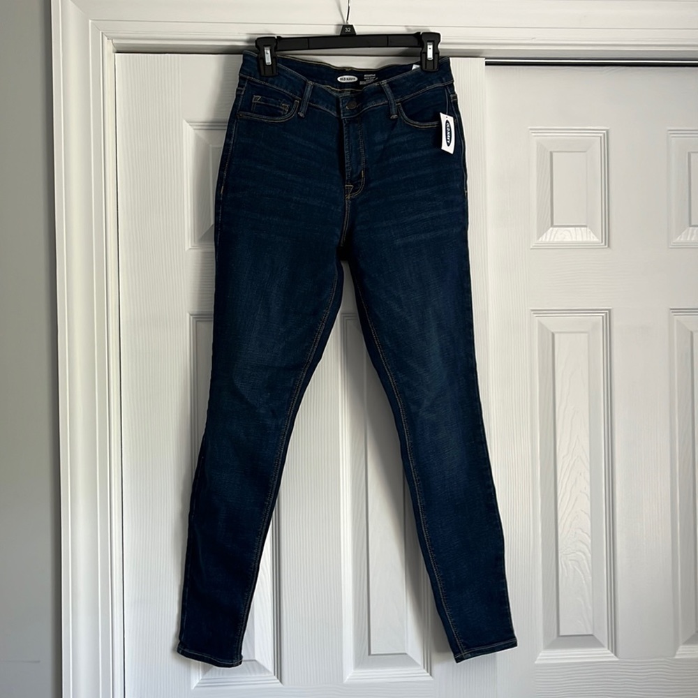 NEVER WORN SIZE 6 OLD NAVY JEANS